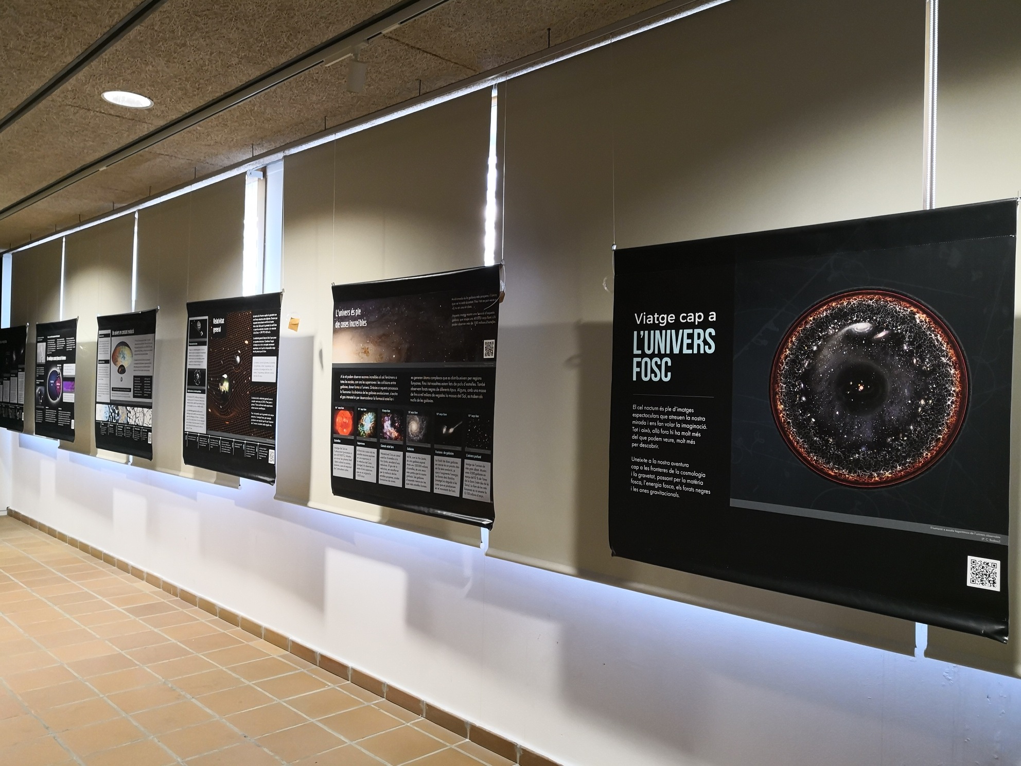Plafons de l'exposició al Centre d'Observació de l'Univers